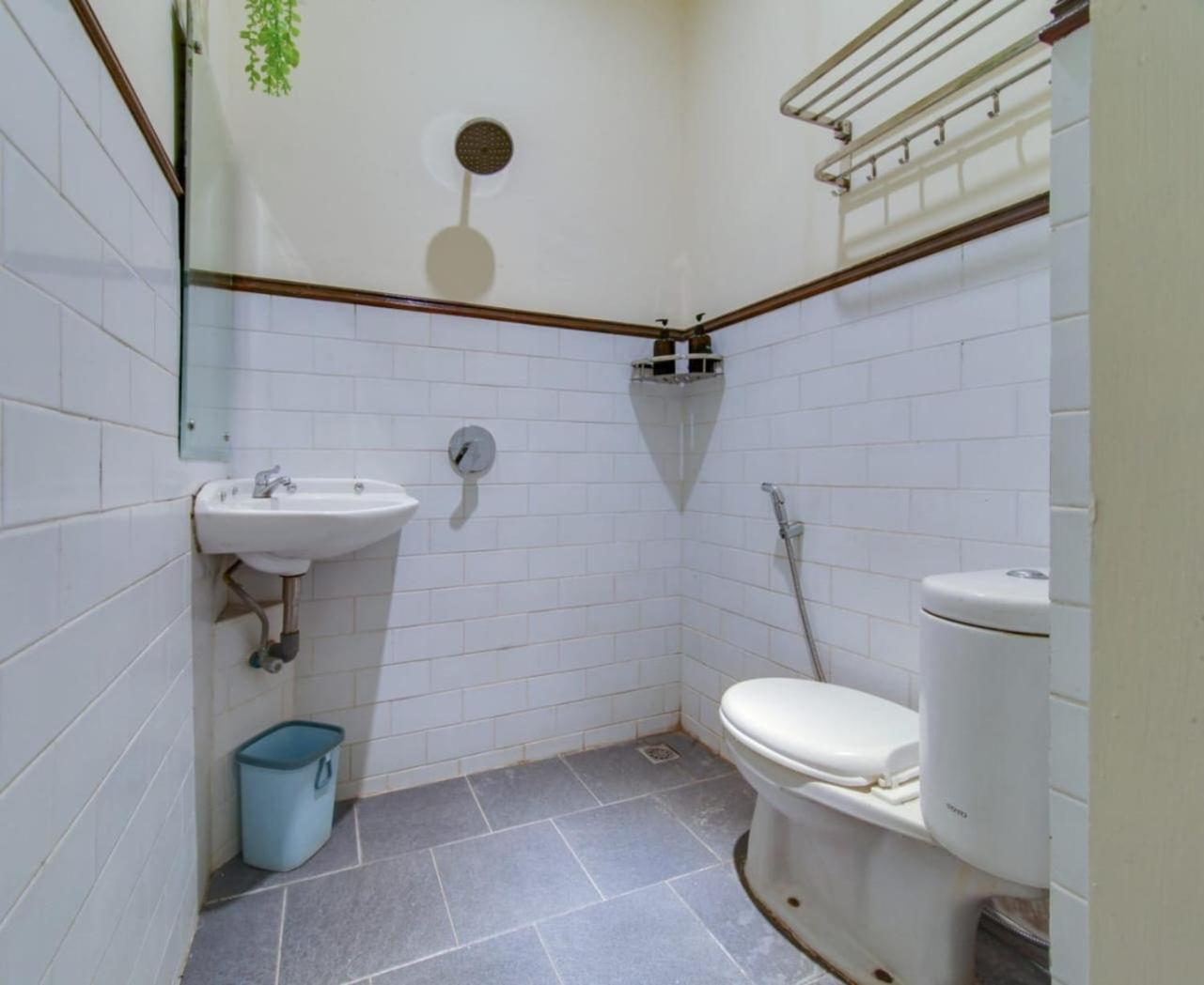 Escotel Casa De Luga Jakarta Ngoại thất bức ảnh